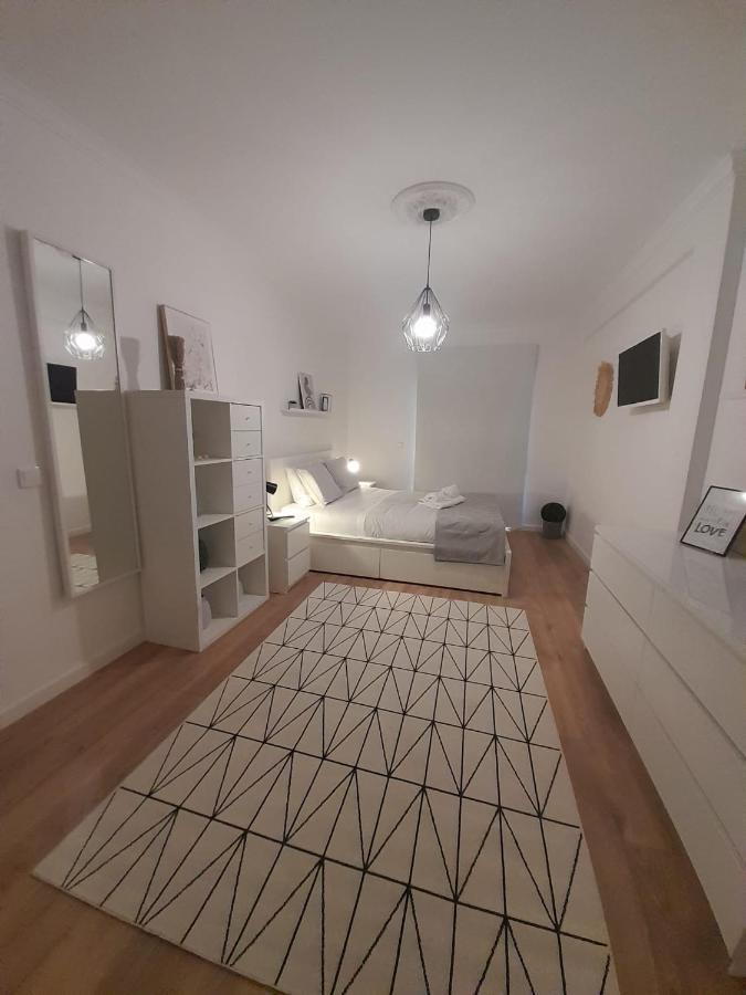 Amália Rodrigues -apartamento Com 3 Quartos Em Pleno Coração De * Ílhavo