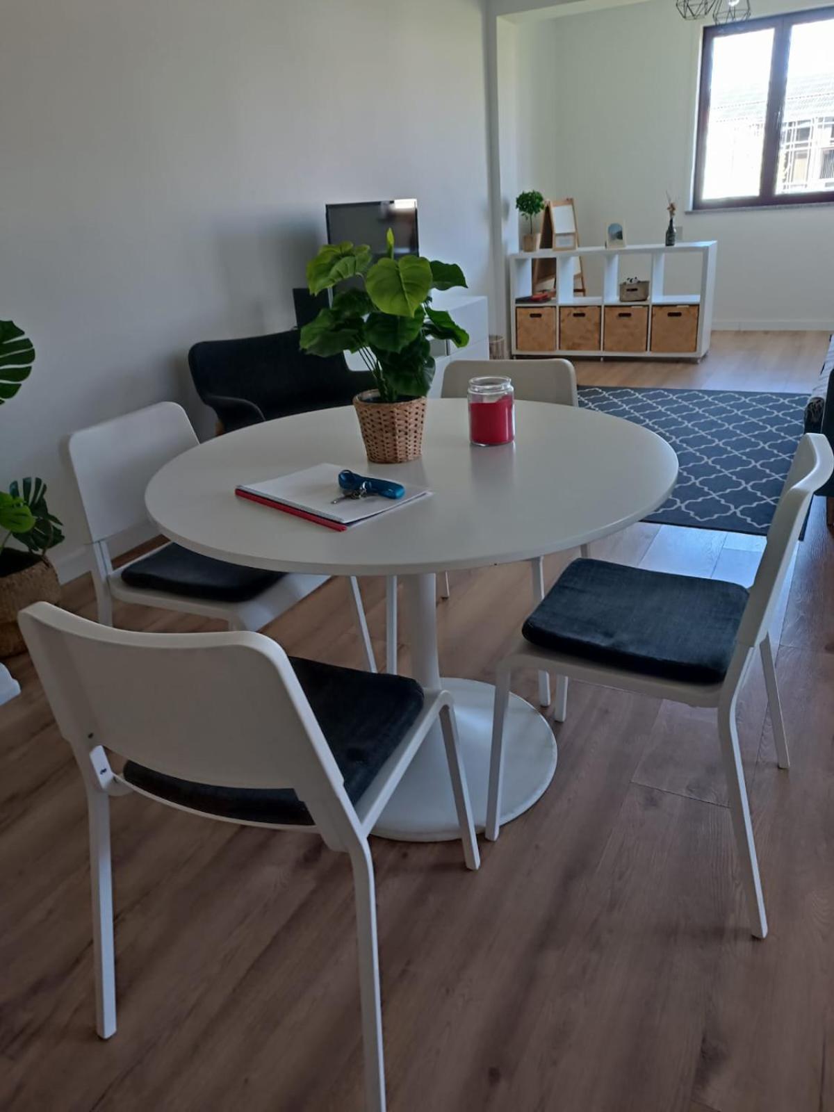 Amália Rodrigues -apartamento Com 3 Quartos Em Pleno Coração De